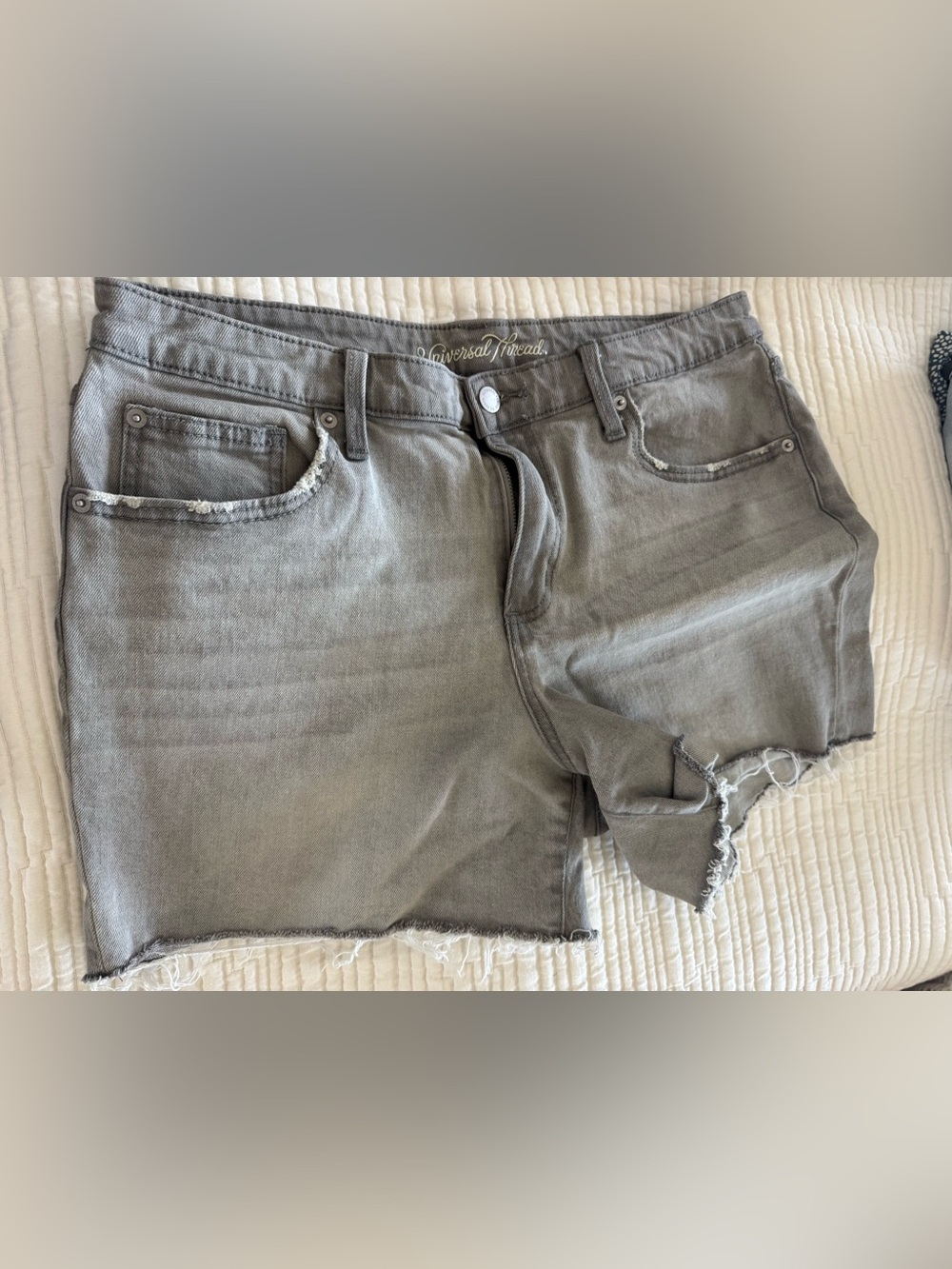 Universal Thread Gray Women's Relaxed Denim Shorts